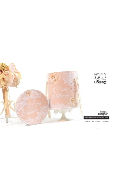 Trusou de botez clasic brodat cumotive dantela in culoarea piersicii, Elegant Peach 10